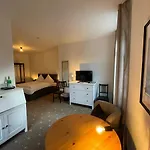 Hotel Ds *
